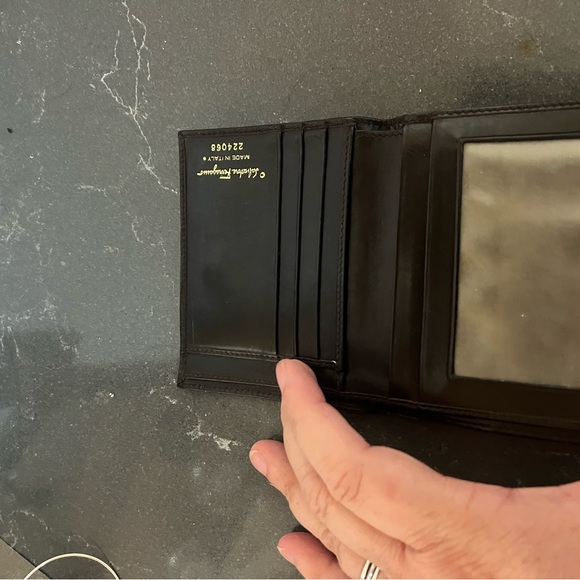 Salvatore Ferragamo compact wallet - Picture 4 of 6